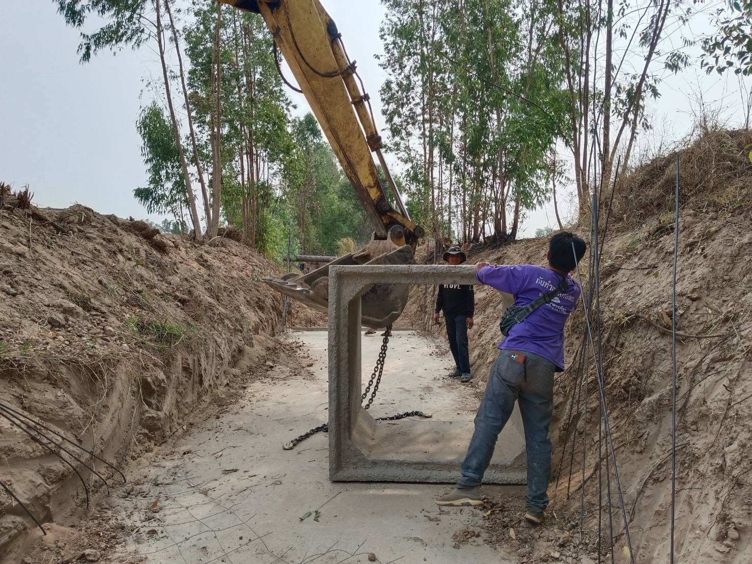 การดำเเนินงานโครงการทำฝาย