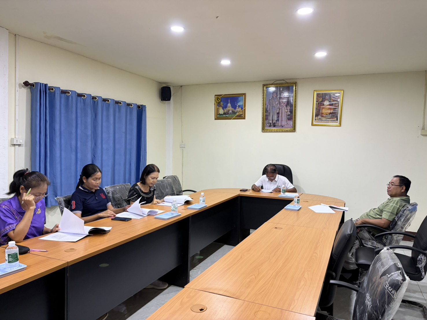 การประชุมพิจารณาของคณะกรรมการกลั่นกรองพนักงานส่วนตำบล